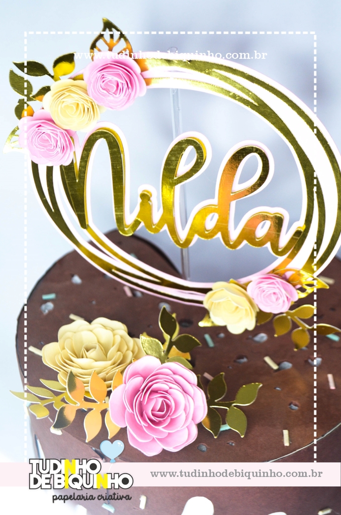 Criativa - Topo de bolo feminino com flores. Bolo