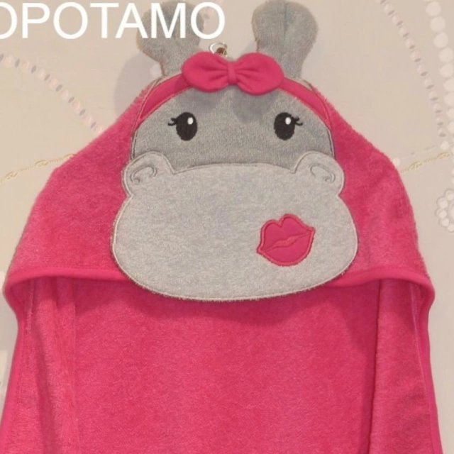 Toallon con Capucha para Bebe con Bordado 3D - Hipopotama Fucsia