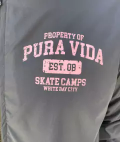 Rompevientos Pura Vida Skate Camps Azul en internet