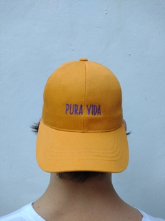Gorra Pura Vida 'Curvie' Gold and Purple