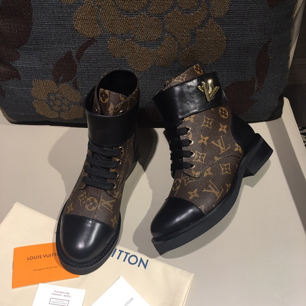 Bota Sem Salto Spike Dourado LV Lys Shoetique