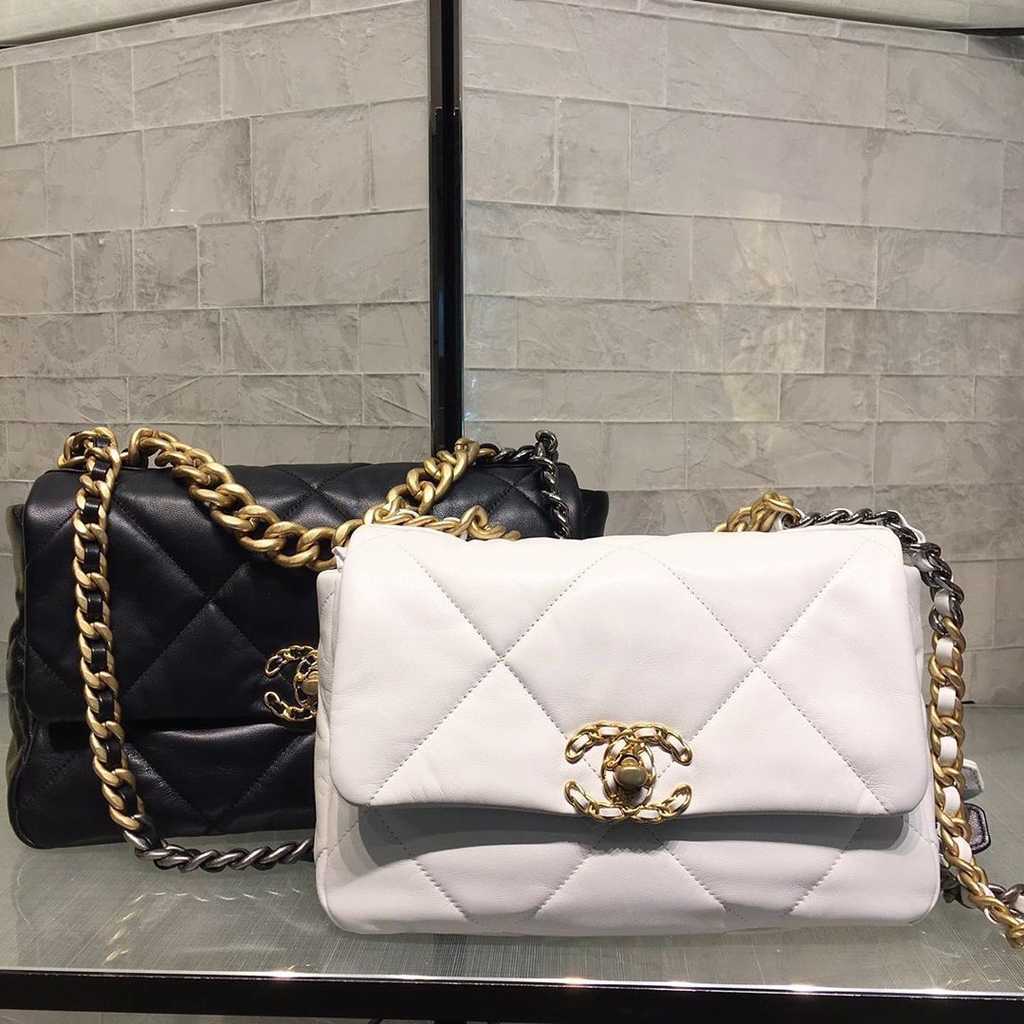 chanel flap size comparison