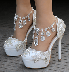 SAPATO BRANCO COM STRASS