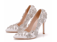 SCARPIN BRANCO COM STRASS