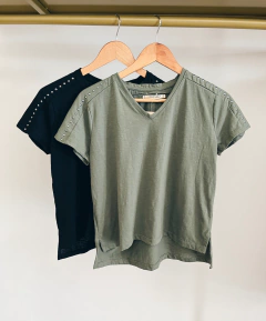 Remera Tachas - COCONUT 