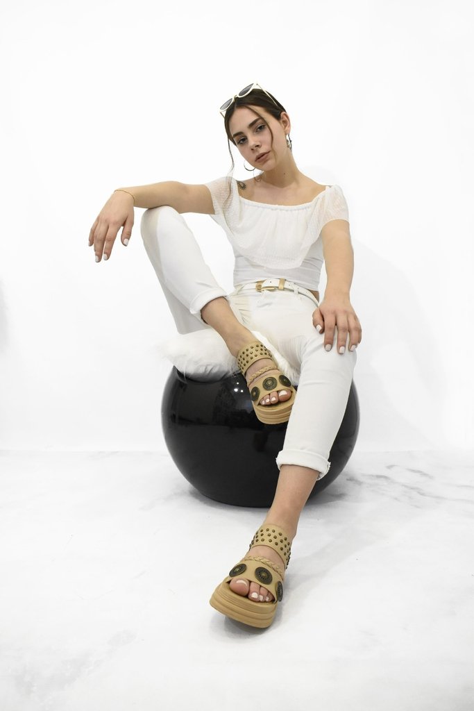 sandalias gomon con tachas y monedas (F284P221)