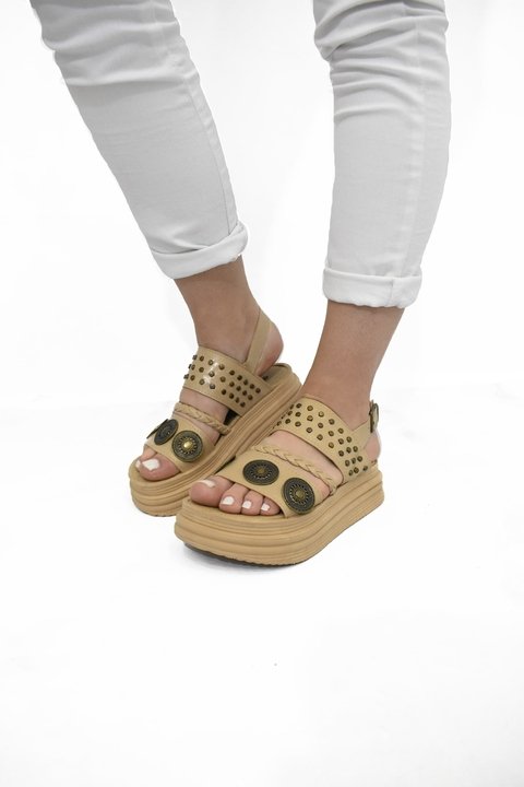 sandalias gomon con tachas y monedas (F284P221)