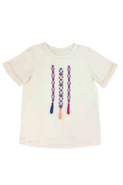 Remera Se curiosa Pequeña Niña Doll