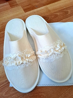 Pantuflas Zoe Crema Cerrada