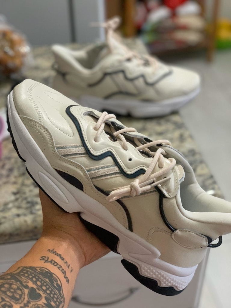 ozweego bege refletivo