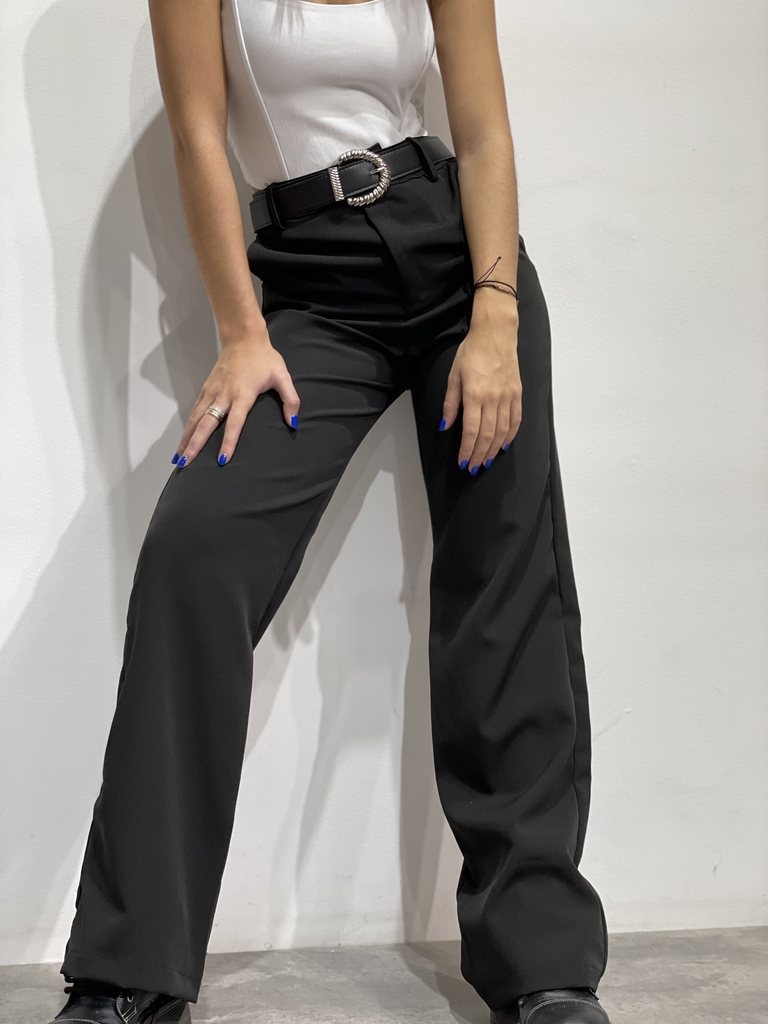 Wide leg pants in beige - OUTFITBOOK