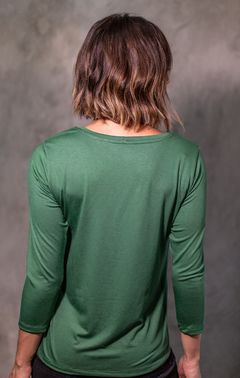 CAMISETA MANGA 3/4 GOLA CARECA VERDE BASÍLICO na internet
