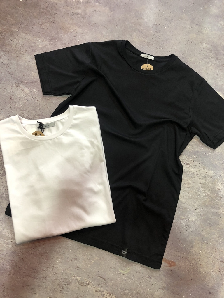 remera blanca y negra