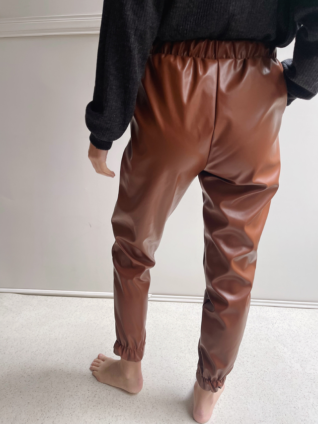 Pantalón Eva Simil Cuero - Comprar en Somos Mess