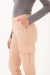 Pantalón tipo palazo recto con bolsillos y cintura fruncida y elástico.