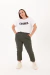 Remera básica con estampa. Es manga corta y tiene escote redondo.