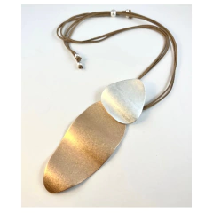 Collar Tuk en internet