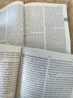 BÍBLIA DECORADA FLORAL PRETA - CATÓLICA EDITORA PAULUS na internet