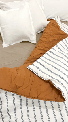 Acolchado Reversible Canela y Rayado - comprar online