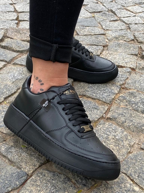 Zapatillas BOSTON NEGRA - Comprar en L Y L Indumentaria