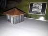 H714 - Casa c/ telhado 4 aguas / estilo madeira - produto anjoly - comprar online