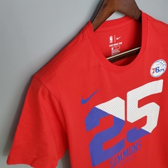 T-Shirt Philadelphia 76ers - Simmons #25 - Vermelha - Nike - Rocha Madrid Sports - Regatas NBA e Camisas de Futebol