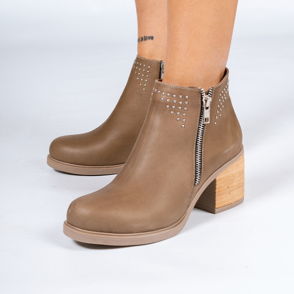 Bota Cuero con tachas - Comprar en Og Calzados