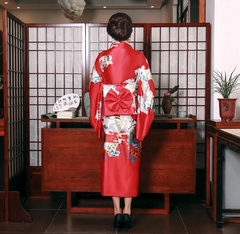 Yukata Feminina Vermelha e Branca Com Estampa De Gueixa - comprar online