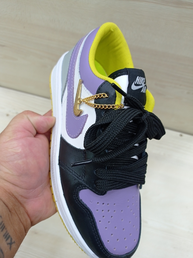 jordan lilas e branco