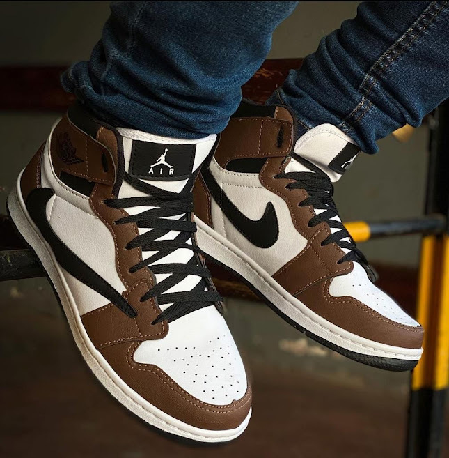 jordan Retro 1 mid travis scott importada triple A