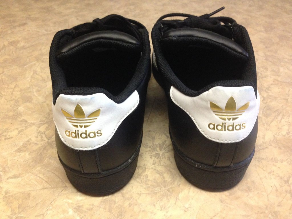 adidas preto com listra branca