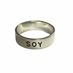 Anillo cinta 5 mm de acero blanco con frase "Soy" nro. 16 (Ajustable)