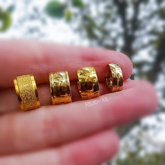 Argollitas cubanitas de acero dorado de 7 mm de grosor y 1,4 cm diametro - comprar online