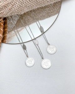COLAR MEDALHA MEDUSA PRATA - comprar online