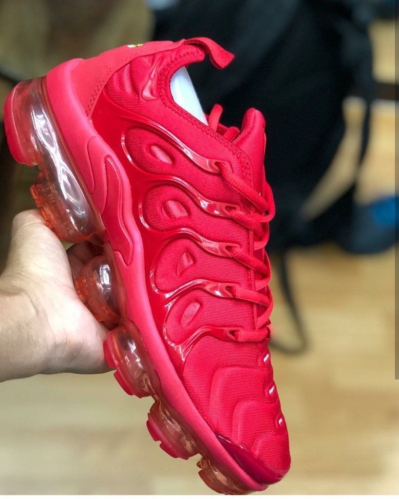 vapor max plus vermelho