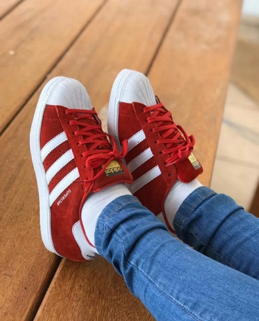 Adidas Superstar vermelho camurça