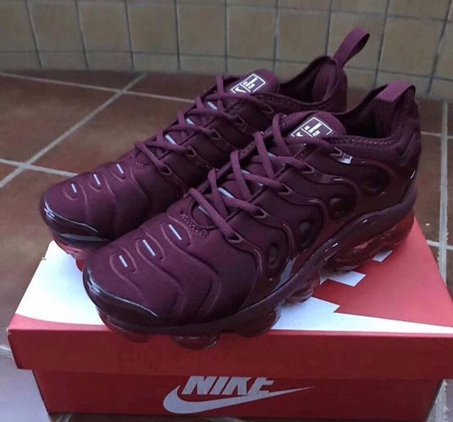vapormax plus vinho