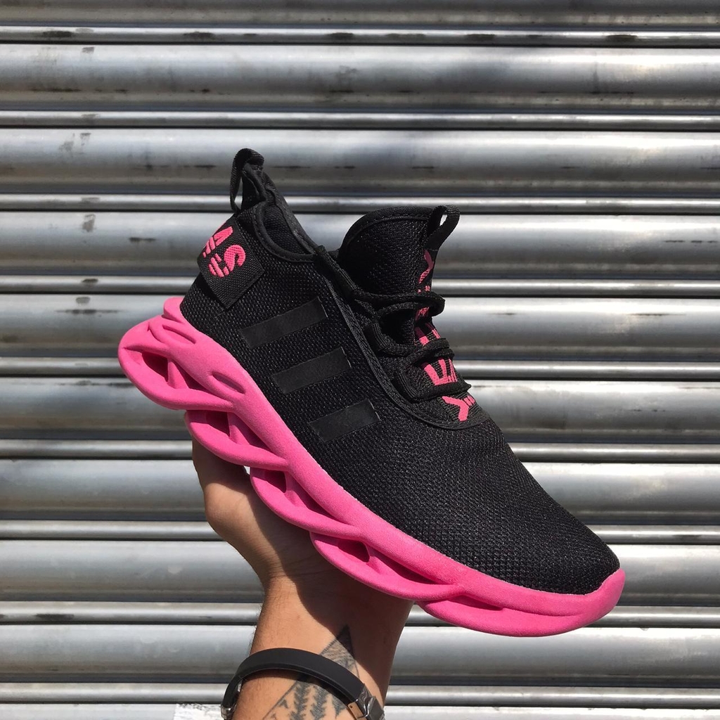 yeezy preto e rosa