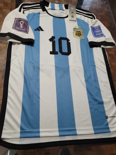 Camiseta adidas Argentina Titular Messi 10 2022 2023 Parches Qatar - Roda Indumentaria