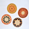 Quatro mandalas de palha de tucumã com tingimento natural 22cm A19