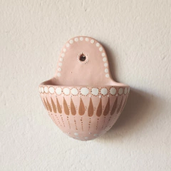 Vasinho Triangular de Parede Cerâmica Jequitinhonha Rosa (P)