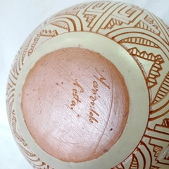 Vaso decorativo em cerâmica marajoara Branco - Urna na internet
