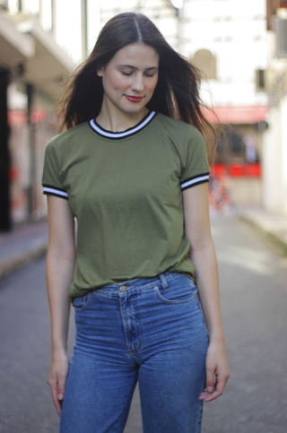 BLUSA FEMININA RINGER TEE BOTONÊ VERDE