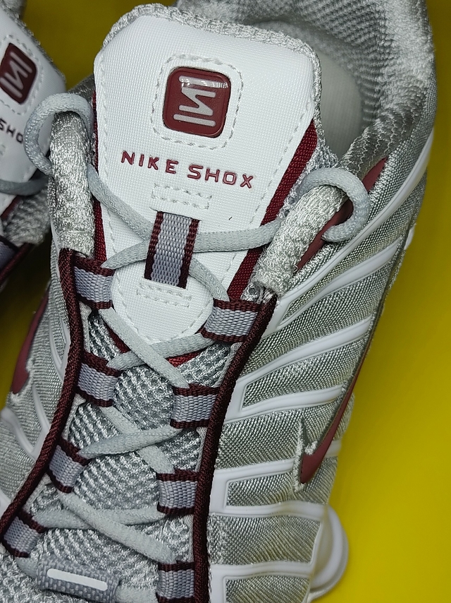 Tênis Nike Shox TL (12 Molas) Neutral Grey Red - Branco / Cinza / Vinho