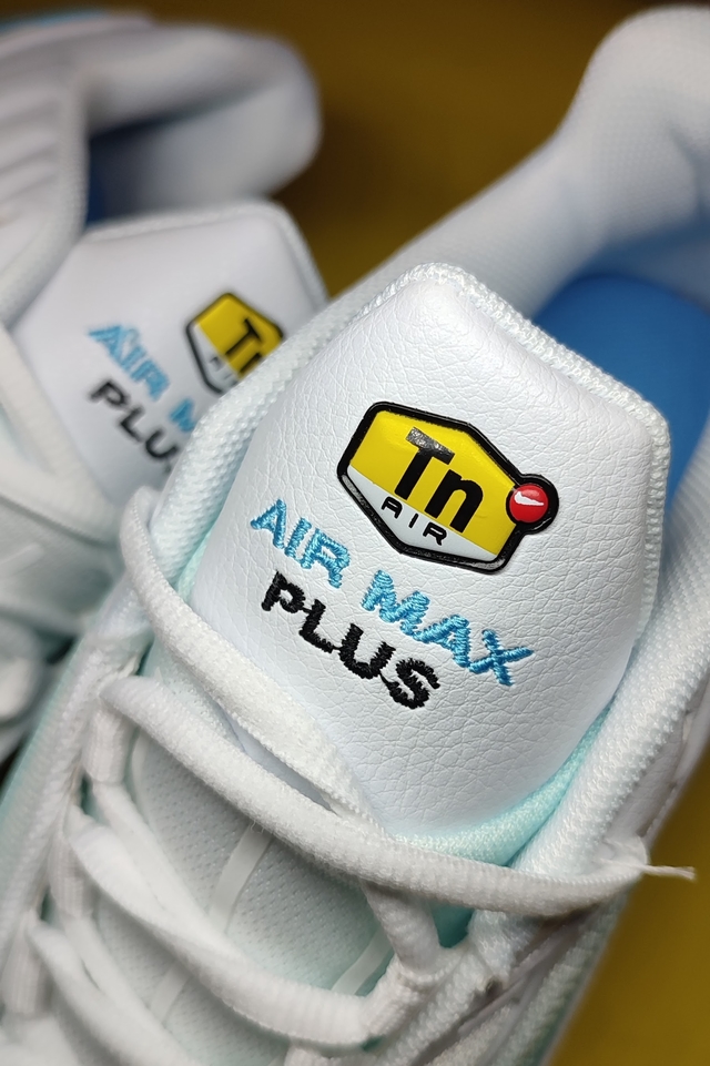 Tênis Air Max Plus TN 3 - Branco / Azul Bebê
