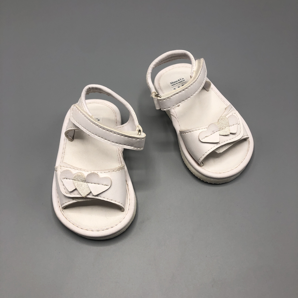 Segunda Selección - Sandalias Mimo Talle 19 ARG blancas corazones (13,5 cm  largo suela)