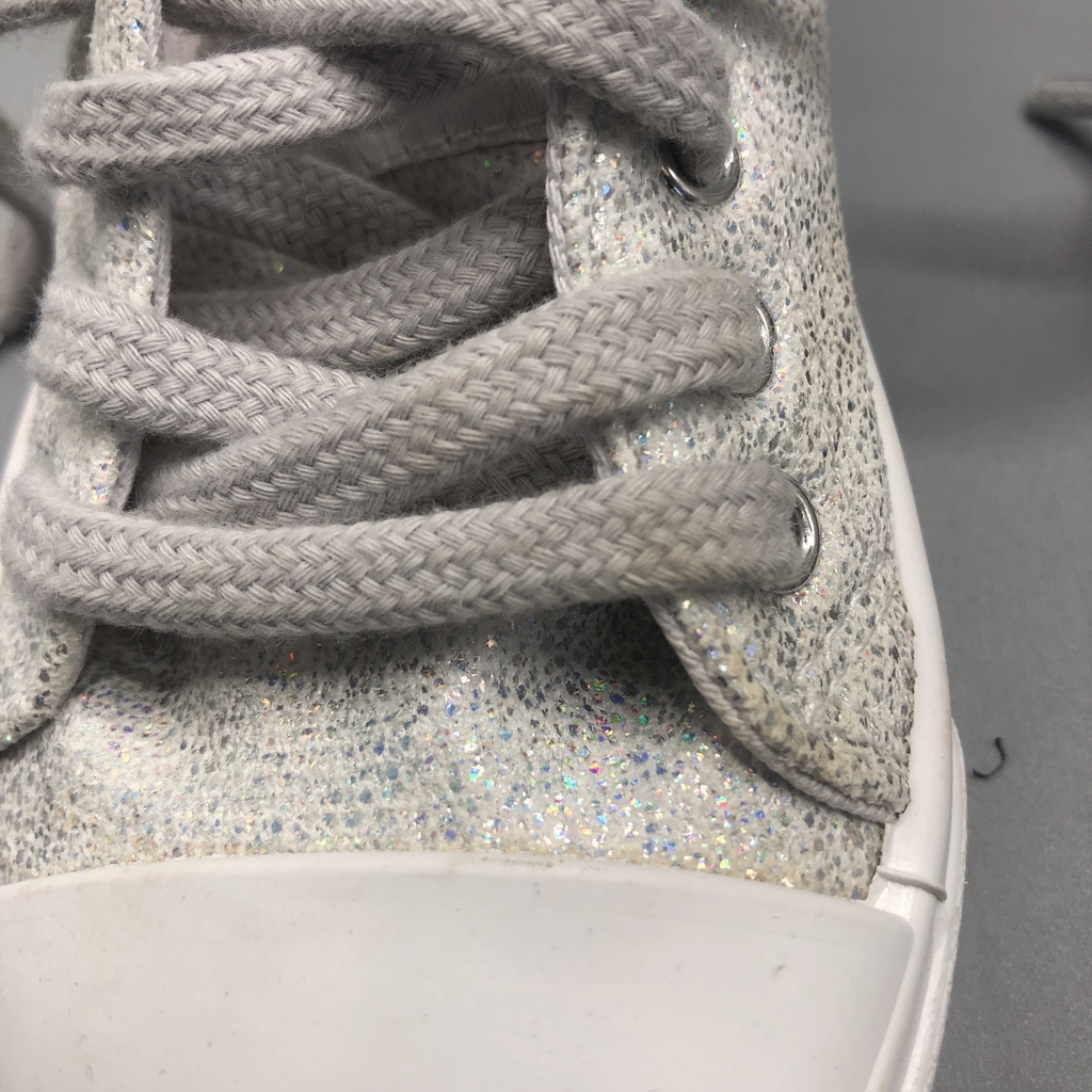 Segunda Selección - Zapatillas Mimo Talle 24 ARG plateadas estrellitas  brillo (17 cm largo)