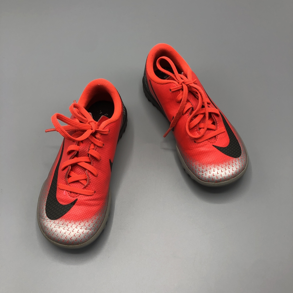 Segunda Selección - Botines Nike Talle 27 EUR (18cm suela) mercurial flúo