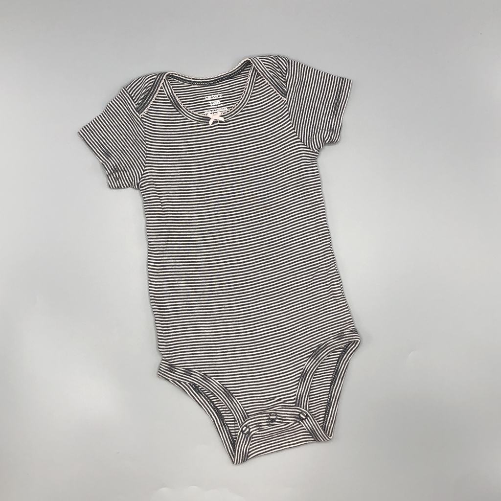 Segunda Selección - Body Carters Talle 12 meses rayas grises blancas -  contorno rosa