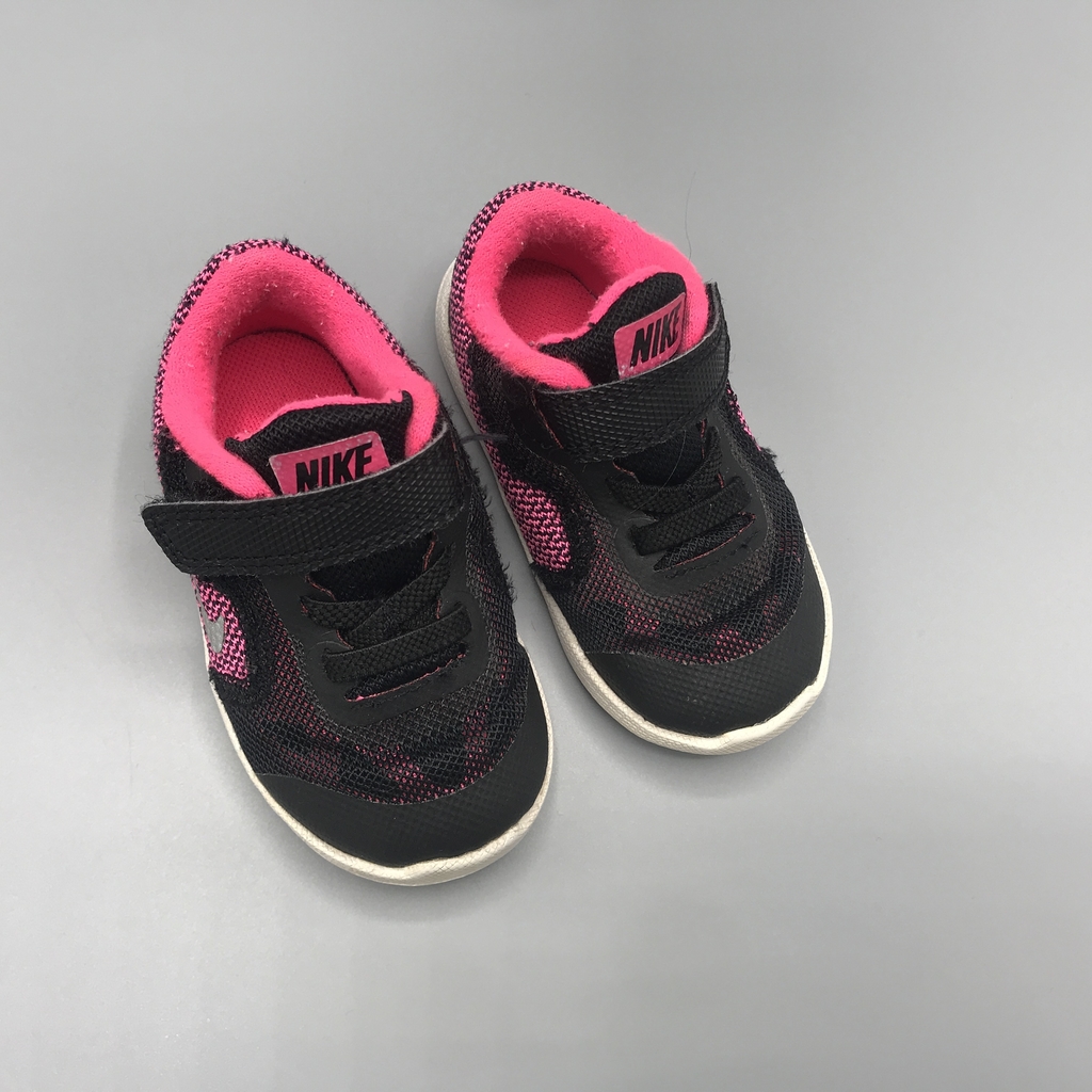 Segunda Selección - Zapatillas Nike Talle 21 EUR negras y fucsia abrojo  (14,5 cm largo suela)
